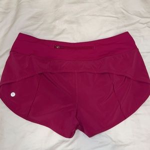 Lululemon Ripened Raspberry Speedup Short Size 8 2.5 inch